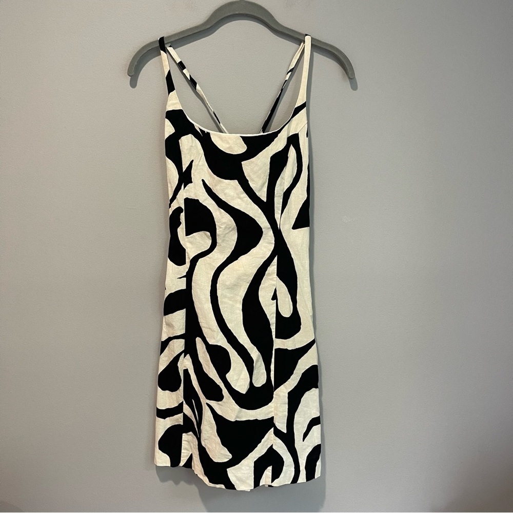 H&M Black and White Abstract Print Dress